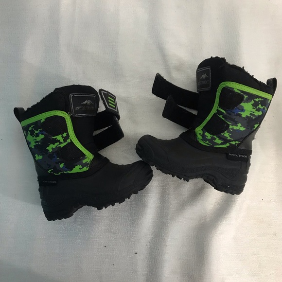 Boys Youth Size 3 Arctic Tracks Hawks Boots Light-Up In Back Waterproof - Picture 10 of 13